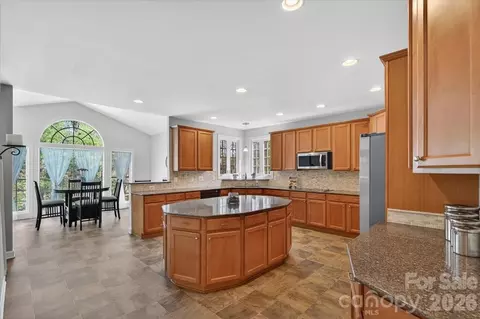 330 Chancelot Ln, Fort Mill, SC 29708 photo 10