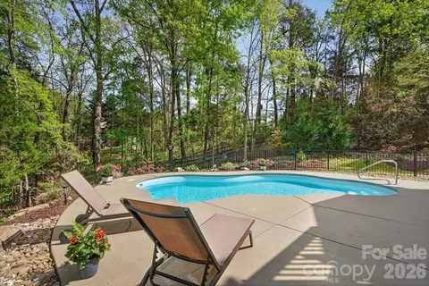 330 Chancelot Ln, Fort Mill, SC 29708 photo 2