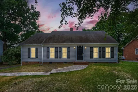 1628 Bonnie Ln, Charlotte, NC 28213