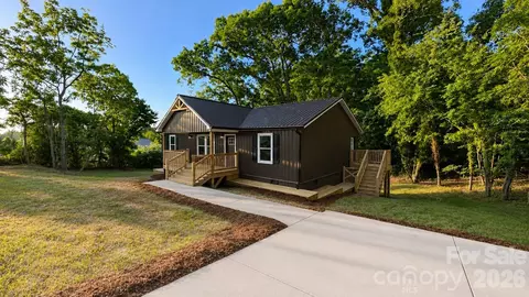 184 Hayes Ave, Hudson, NC 28638
