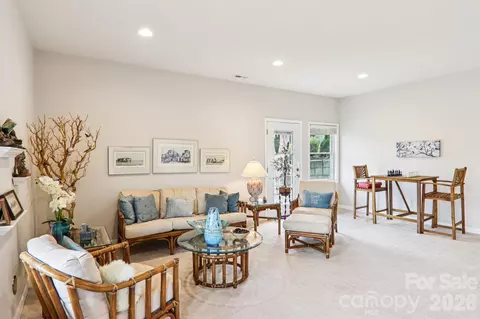 Living - 14 Chandra Ln, Clyde, NC 28721 photo 2 of 3