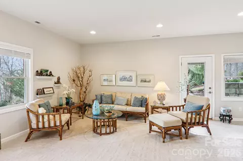 Living - 14 Chandra Ln, Clyde, NC 28721 photo 3 of 3