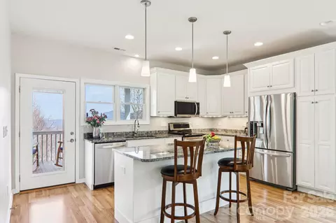 Kitchen - 14 Chandra Ln, Clyde, NC 28721 photo 2 of 5
