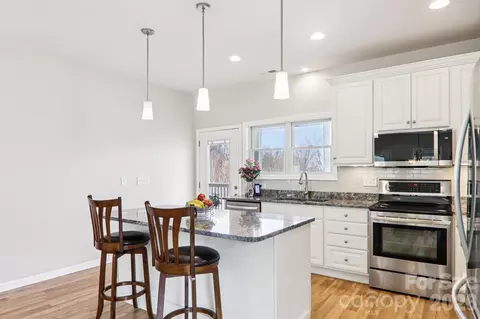 Kitchen - 14 Chandra Ln, Clyde, NC 28721 photo 5 of 5