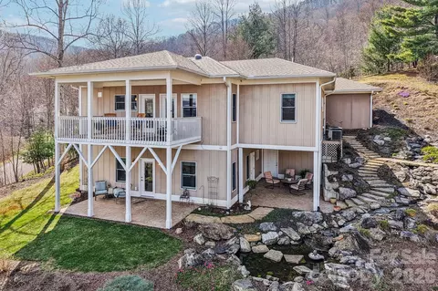 14 Chandra Ln, Clyde, NC 28721
