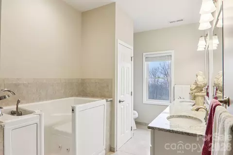 Bath - 14 Chandra Ln, Clyde, NC 28721 photo 3 of 4
