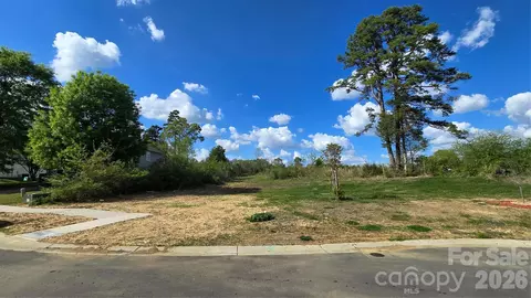 1810 Wilton Gate Dr, Charlotte, NC 28262