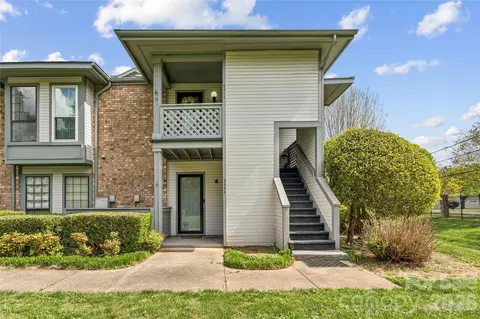 5812 Harris Grove Ln, Charlotte, NC 28212