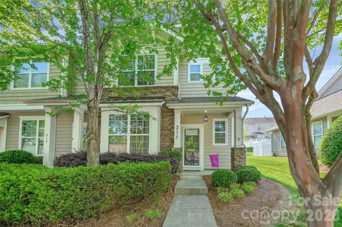 217 Misty Knoll Ln, Belmont, NC 28012