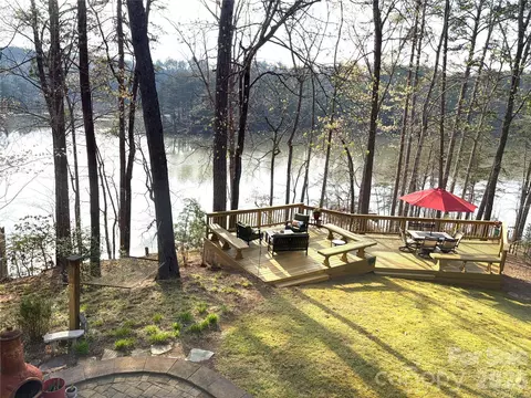 Exterior - 91 Island View Ct, Mill Spring, NC 28756 photo 6 of 15