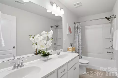 Bath - 1389 Loggerhead Dr, Lancaster, SC 29720 photo 2 of 2