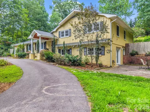111 Dogwood Dr, Black Mountain, NC 28711