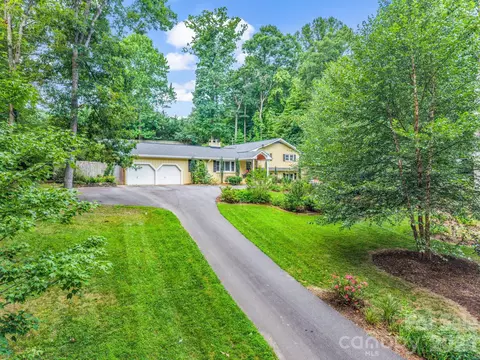 111 Dogwood Dr, Black Mountain, NC 28711