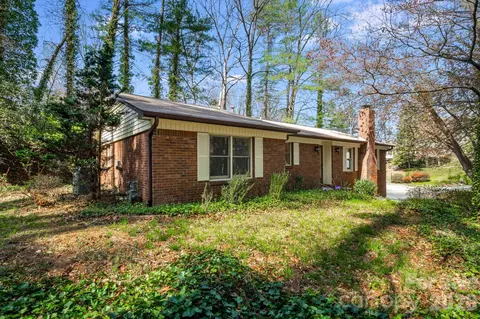 154 Surry Ln, Hendersonville, NC 28791