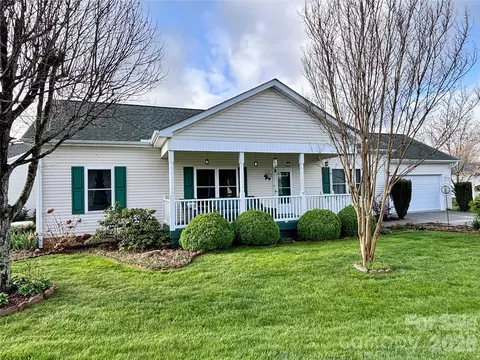 194 Beechnut Dr, Hendersonville, NC 28739