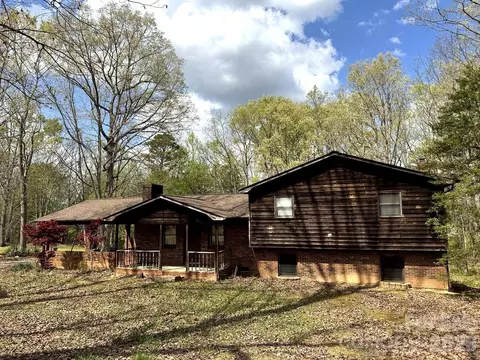 3968 Dover St, Claremont, NC 28610