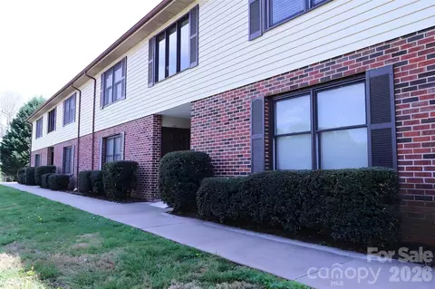 525 SW 12th Sw 29 St SW #29, Hickory, NC 28602