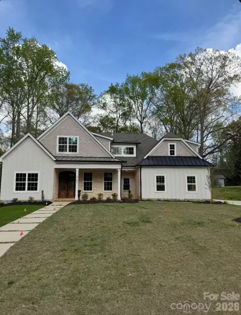 2702 Lakeview Cir, Matthews, NC 28105