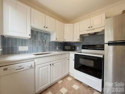 1811 Lynnwood Dr, Charlotte, NC 28209
