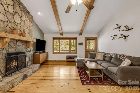 517 Pheasant St, Lake Lure, NC 28746