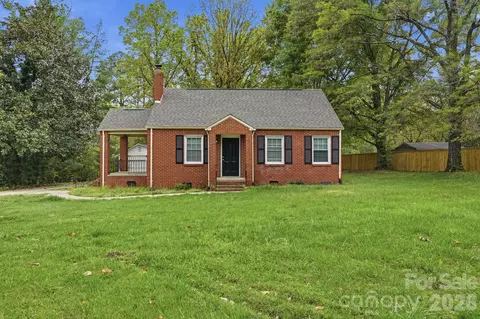 8825 Mcclure Cir, Charlotte, NC 28216