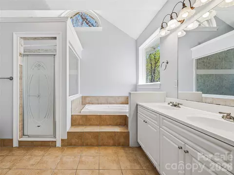 Bath - 196 Blackbird Ln, Tryon, NC 28782 photo 1 of 4