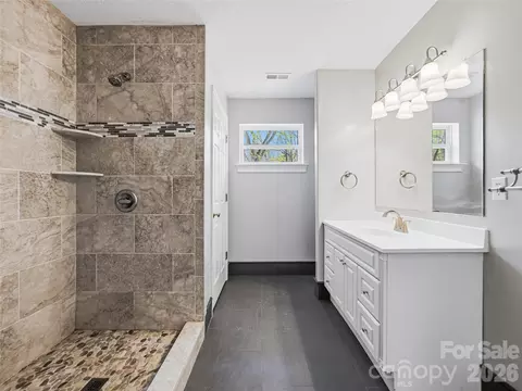 Bath - 196 Blackbird Ln, Tryon, NC 28782 photo 3 of 4