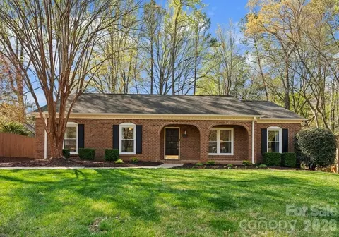 6809 Tara Dr, Charlotte, NC 28211