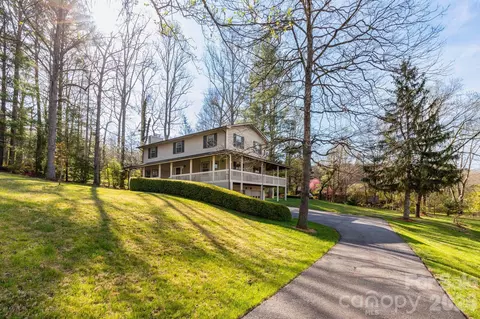 121 Churchill Downs Dr, Fairview, NC 28730