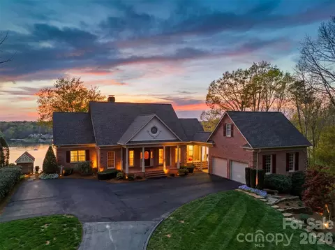 3820 8th Street Nw Pl NW, Hickory, NC 28601