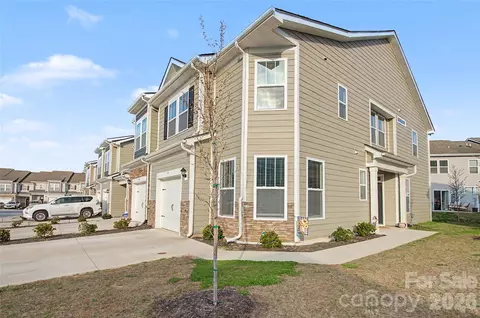 33 Cedar Hill Rd, Hendersonville, NC 28792
