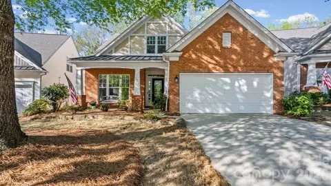 6913 Saranac Ln, Matthews, NC 28105