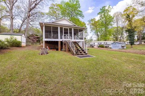 646 Springwood Dr, Mount Gilead, NC 27306