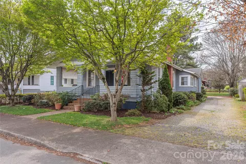 66 Hazel St, Waynesville, NC 28786