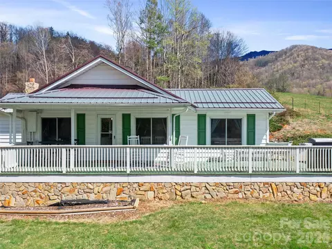 173 Odoms Chapel Rd, Bakersville, NC 28705