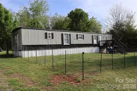 126 Cedarvale Dr, Harmony, NC 28634