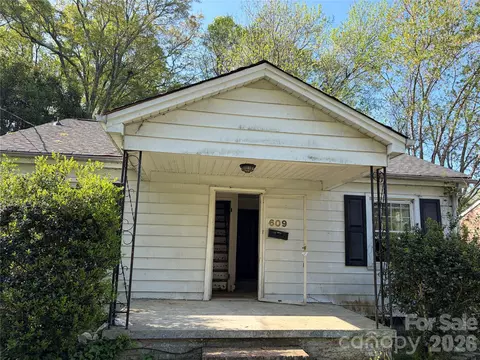 609 W Harvie Ave, Gastonia, NC 28052
