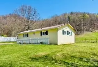 1638 Hughes Gap Rd, Bakersville, NC 28705