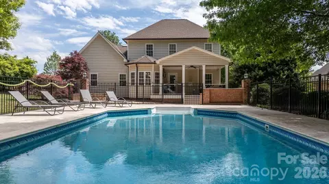 4525 18th Street Ne Ln NE, Hickory, NC 28601