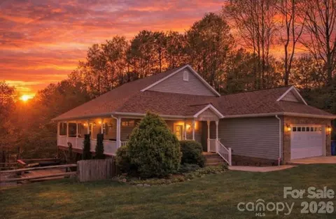 5106 Hanging Rock Ct, Hickory, NC 28601