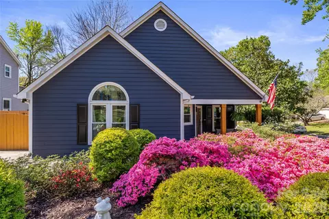 9600 Lawley Ln, Matthews, NC 28105