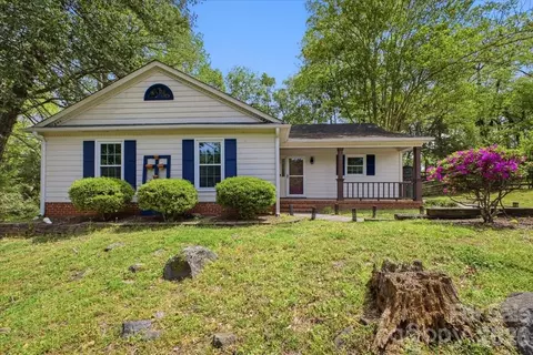 2516 Turnberry Ln, Charlotte, NC 28210