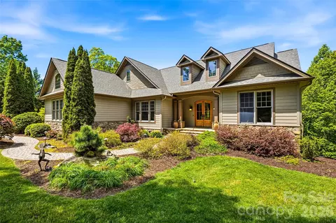 135 Crossvine Trl, Hendersonville, NC 28739