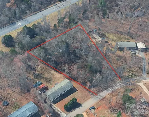 189 Village Point Dr, Statesville, NC 28625