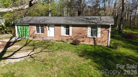33 Springside Dr, Hendersonville, NC 28792