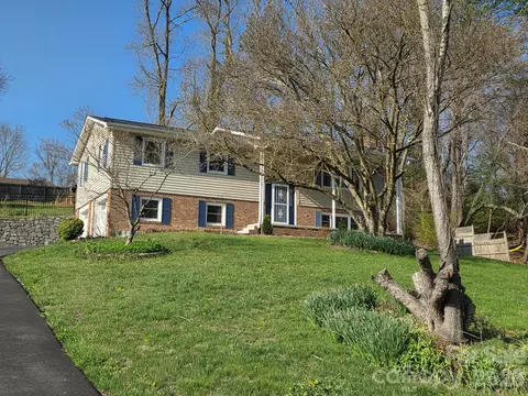 106 Shelly Dr, Hendersonville, NC 28792