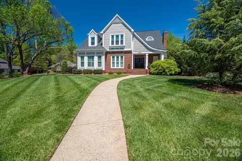 1242 Lochshire Ln, Gastonia, NC 28054