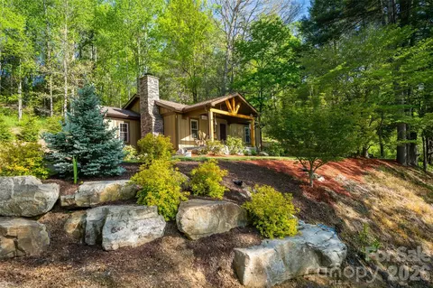 328 Old Greenville Rd, Zirconia, NC 28790