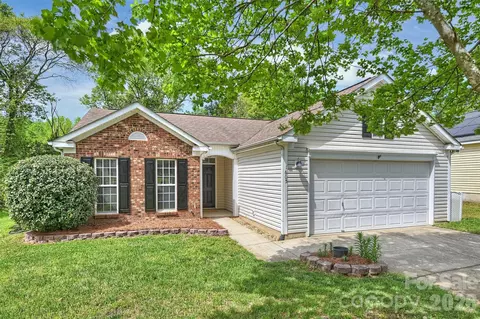 1605 Royal Tree Ct, Charlotte, NC 28216