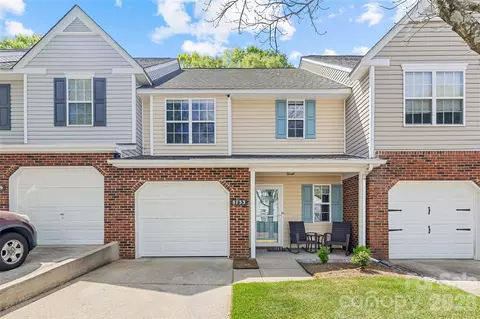 8733 Robinson Forest Dr, Charlotte, NC 28277